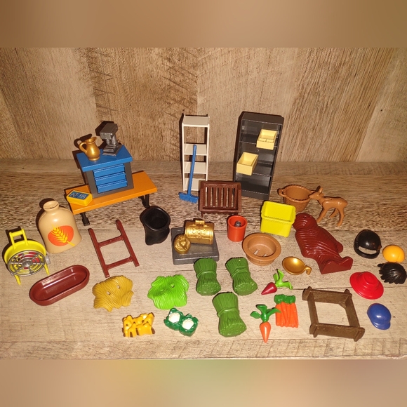 90s vintage Playmobil Figures and accessories lot - Picture 2 of 2